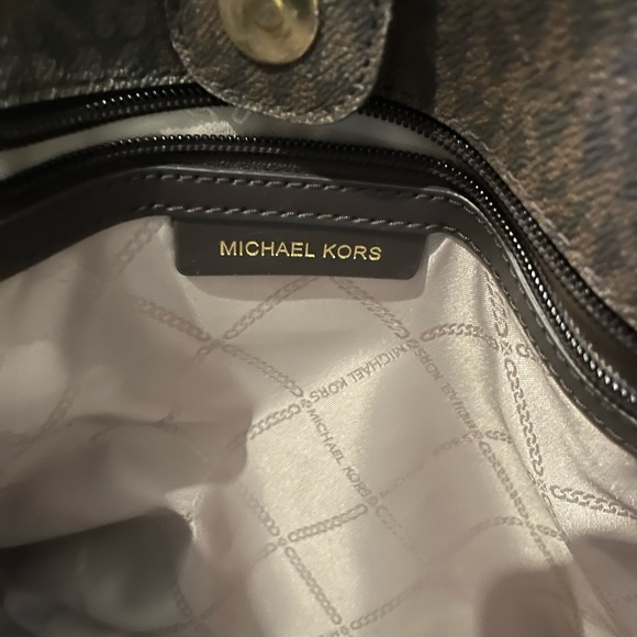 Michael Kors Austin large pebbled leather satchel - Picture 8 of 9